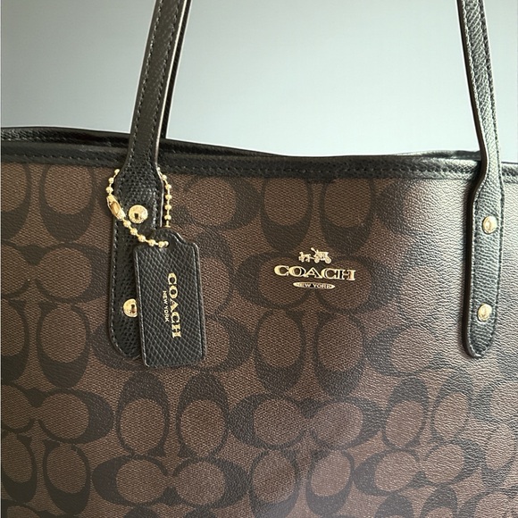 ✨ Coach City Zip Tote – Brown Signature Canvas with Hot Pink Lining ✨ - Picture 4 of 13